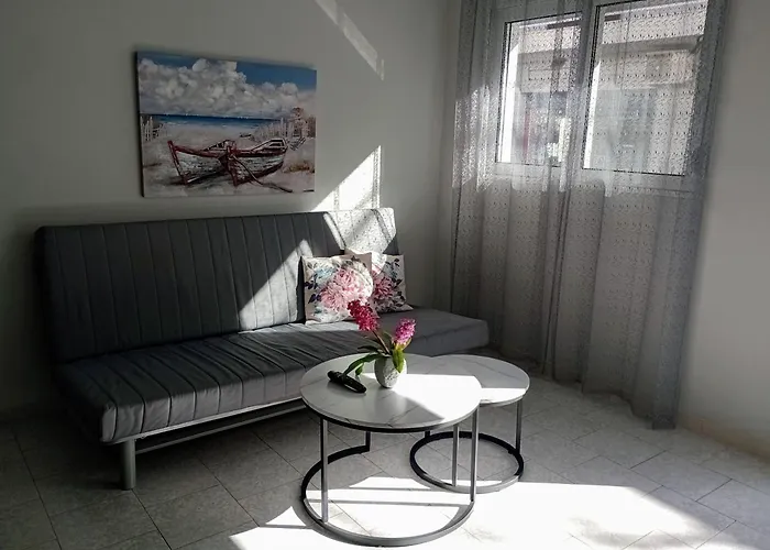 Cozy Kremasti Apartment